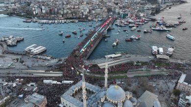 Yeni yılın ilk gününde Galata Köprüsü’nde düzenlenen Filistin’e destek eyleminde yüz binlerce kişi bir araya geldi.