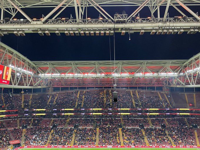 Galatasaray’da son dönemde alınan kötü sonuçlara mali sorunlar da eklenince şampiyonluğun favorisi zor günler yaşıyor