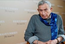 Türk tiyatrosunun usta isimlerinden Haldun Dormen, 97 yaşında yaşamını yitirdi. Dormen’in gelini gazeteci Ayşe Arman, acı haberi sosyal medya hesabından duyurdu.