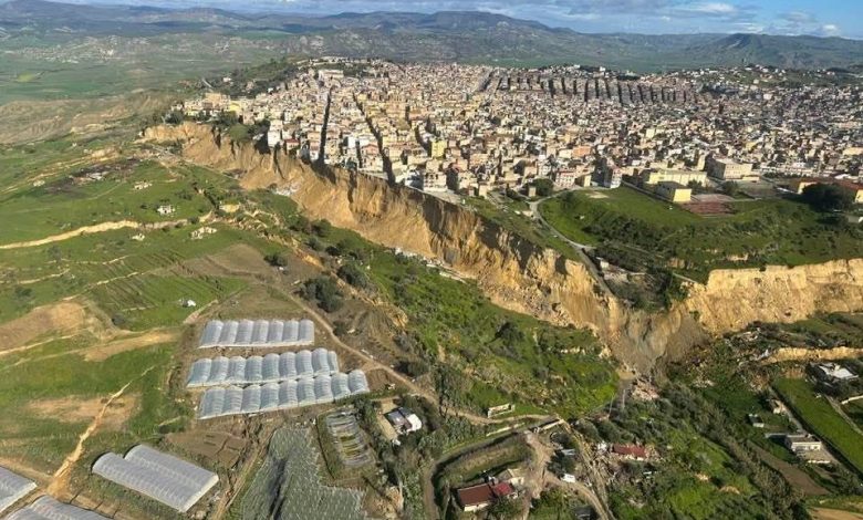 İtalya'da heyelan 30 bin nüfuslu Niscemi kasabasını adeta yuttu. Bölgeyi yaklaşık bin kişi terk etti