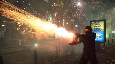 Hollanda'da yılbaşı gecesi 16 ve 18 yaşındaki iki Suriyeli gencin hayatını kaybettiği silahlı saldırıyla bağlantılı bir şüpheli gözaltına alındı.