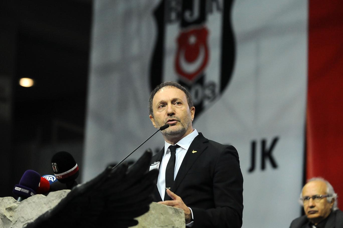 Hürser Tekinoktay, sosyal medya hesabından yaptığı paylaşımda, mimar ve mühendislere yeşil pasaport verilmesini öngören düzenlemenin Meclis gündeminde olduğunu hatırlattı.