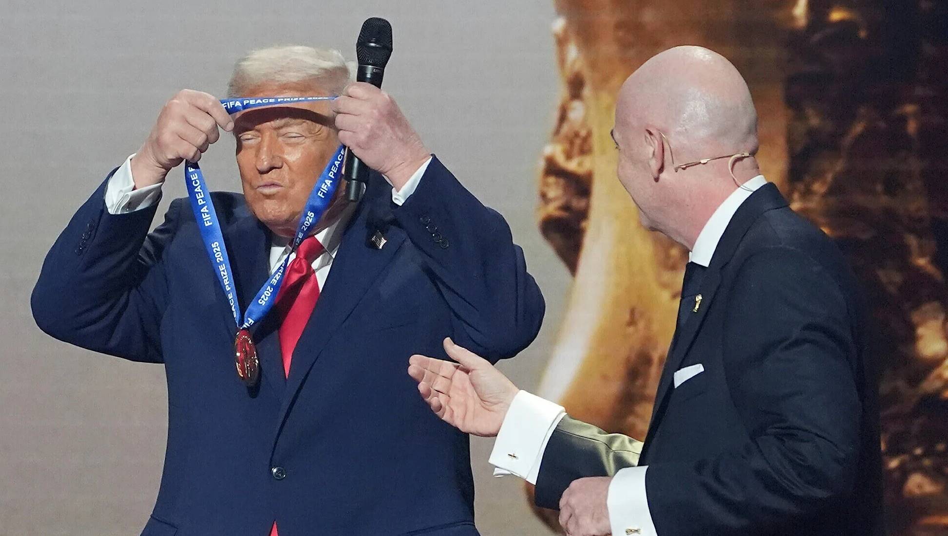 Bu Eşkıya’ya FIFA barış ödülü vermişti 1 infantino trump