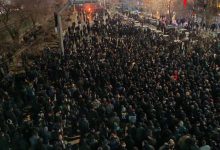 İran’da elektrik internet ve telefon kesintilerine karşın milyonlarca kişi protesto gösterileri için sokaktaydı