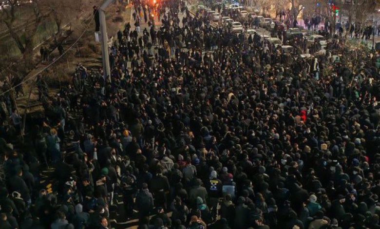 İran’da rejim çöküyor 8 İran’da elektrik internet ve telefon kesintilerine karşın milyonlarca kişi protesto gösterileri için sokaktaydı