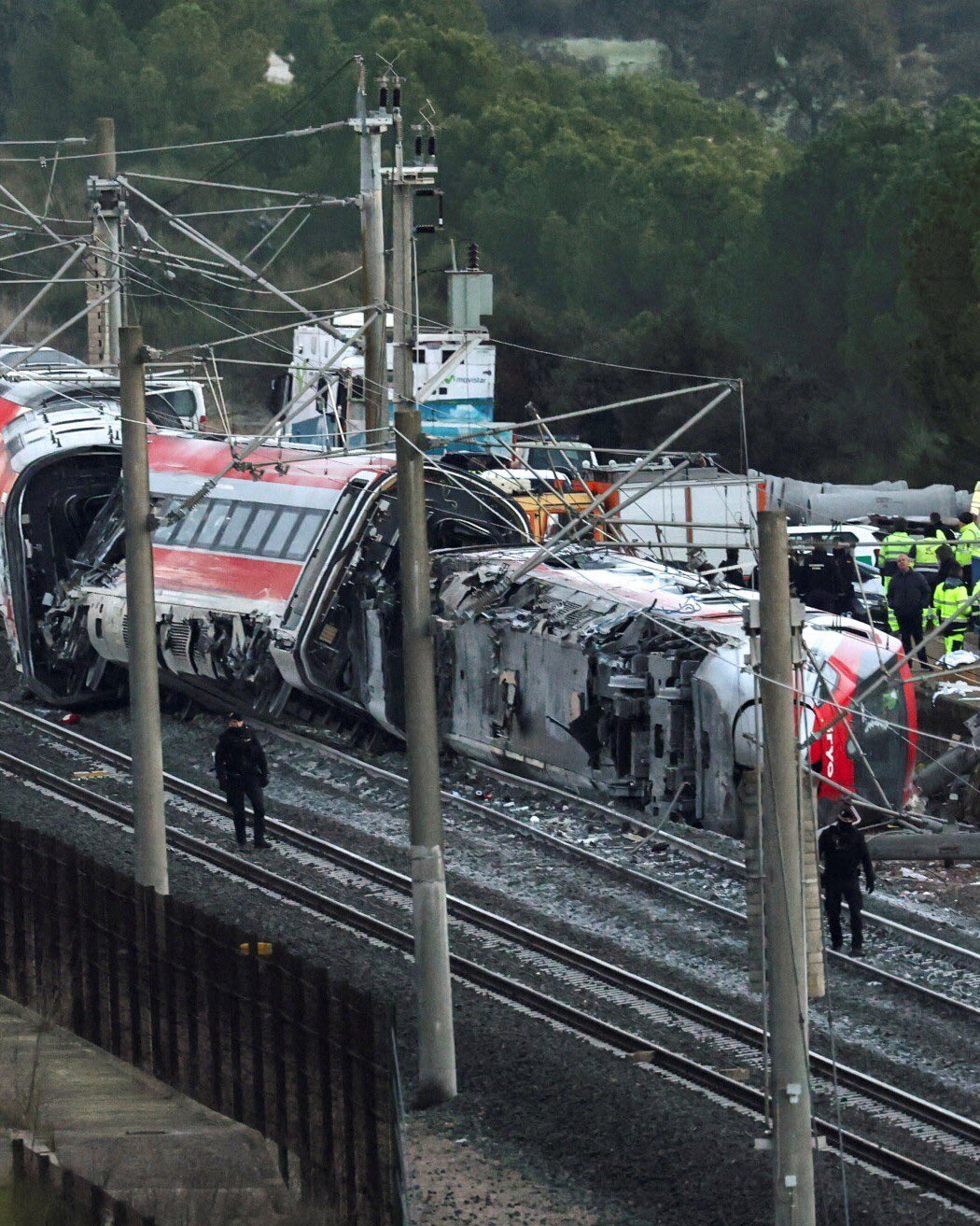 İspanya’nın Cordoba kenti yakınlarında iki hızlı trenin karıştığı kazada 39 kişi yaşamını yitirdi