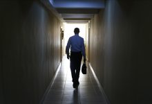 TÜİK verilerine göre 2025 yılı Aralık ayında işsiz sayısı bir önceki aya kıyasla 286 bin kişi azaldı. İşsizlik oranı 0,8 puanlık düşüşle yüzde 7,7 olarak kaydedildi.