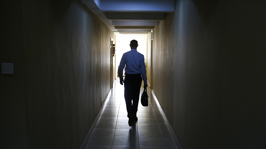 TÜİK verilerine göre 2025 yılı Aralık ayında işsiz sayısı bir önceki aya kıyasla 286 bin kişi azaldı. İşsizlik oranı 0,8 puanlık düşüşle yüzde 7,7 olarak kaydedildi.