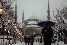 İstanbul’da lodosun ardından hava sertleşiyor. AKOM, Pazar günü karla karışık yağmur, Pazartesi günü ise kuvvetli kar yağışı uyarısı yaptı.