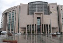 İstanbul’da sabah saatlerinde düzenlenen geniş çaplı operasyonda, uyuşturucu madde kullanma ve temin etme iddialarıyla çok sayıda adrese baskın yapıldı.