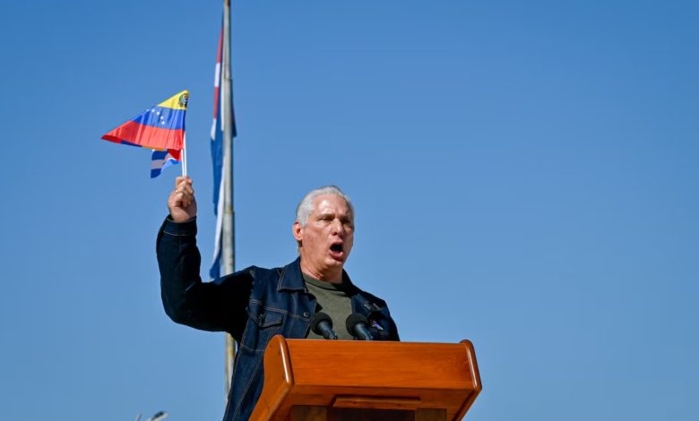 Küba Devlet Başkanı Miguel Díaz-Canel, Havana’da düzenlenen mitingde ABD’yi hedef alarak, Nicolas Maduro’ya yönelik adımları “uluslararası hukukun ihlali” olarak niteledi