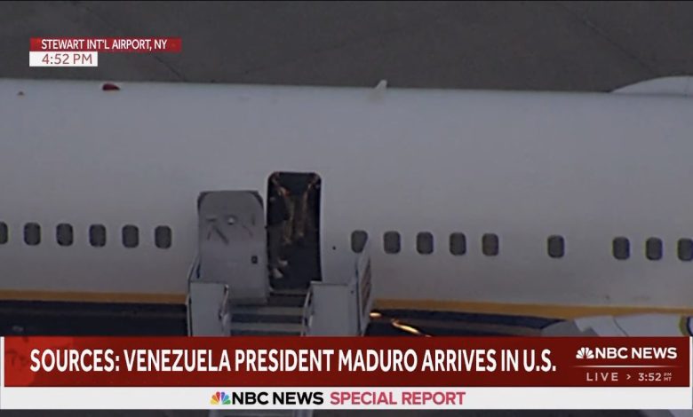 Yapılan operasyonla evinden eşiyle birlikte alınan Venezuela Devlet Başkanı Nicolas Maduro, New York'a götürüldü