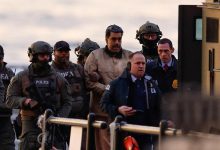 New York’a götürülen Nicolas Maduro, uyuşturucu ve silah suçlamalarıyla çıktığı ilk duruşmada suçlamaları reddetti.