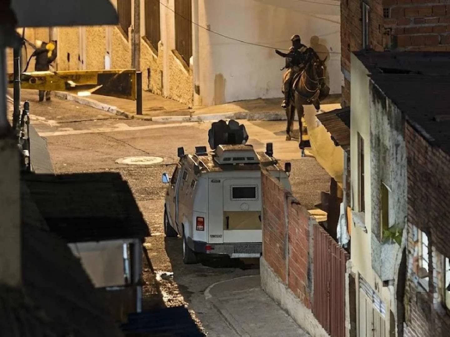 ABD’ye götürülen Nicolas Maduro’nun ardından Venezuela’nın başkenti Karakas’ta tansiyon yükseldi.