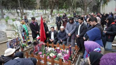 Kadıköy’de bıçaklanarak hayatını kaybeden 15 yaşındaki Mattia Ahmet Minguzzi, ölümünün üzerinden geçen bir yılın ardından mezarı başında anıldı.