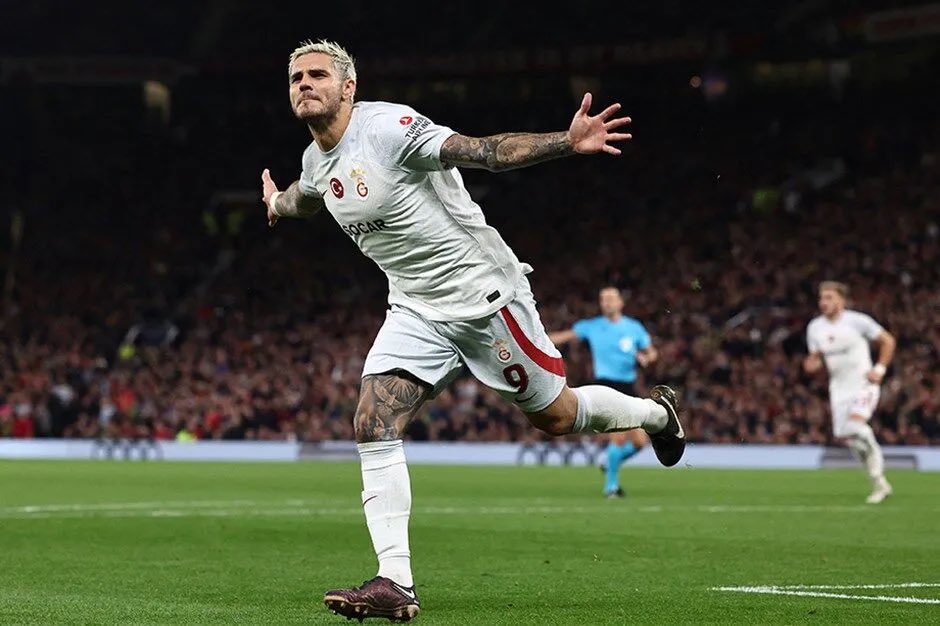 Mauro Icardi gidiyor mu? 1 Galatasaray'ın yıldız futbolcusu Mauro Icardi'nin menajeri Elio Pino, sosyal medyada paylaştığı kum saati görseliyle soru işaretlerine yol açtı