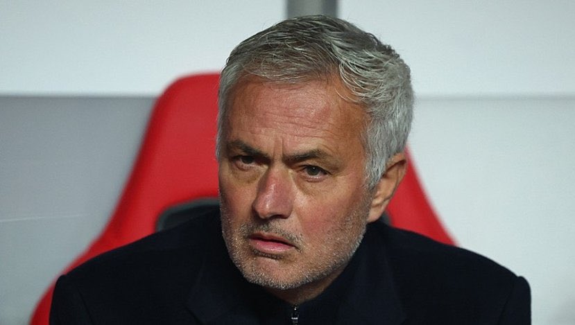Fenerbahçe'nin eski teknik direktörü Jose Mourinho'nun çalıştırdığı Benfica, Portekiz'de bir haftada iki kupadan elendi