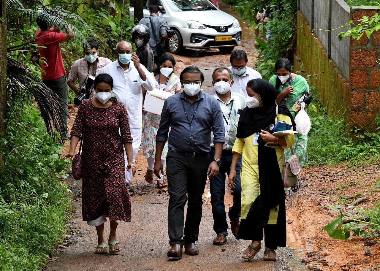 Nipah virüsü nedir? Dünya yeni bir salgınla karşı karşıya mı? 1 Hindistan’ın Batı Bengal eyaletinde yarasalardan bulaştığı belirtilen Nipah virüsü paniğe yol açtı.