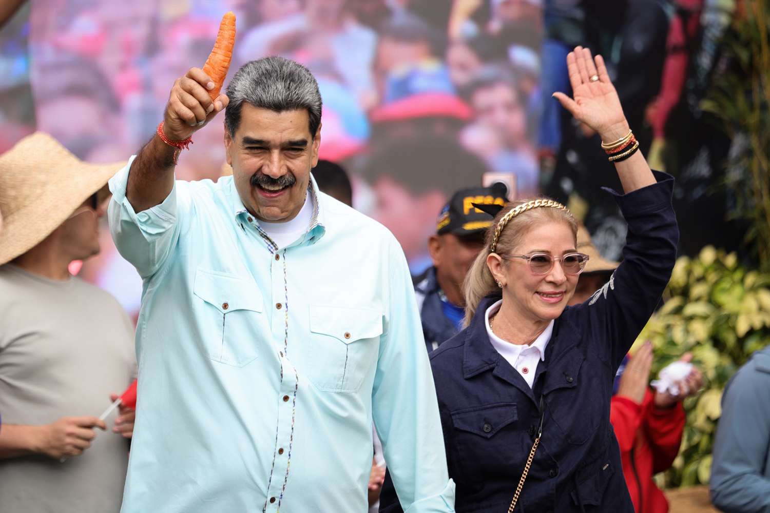 Roma’da Venezuela için yürüyüş çağrısı 1 Siyasi partiler, gençlik örgütleri, sivil toplum kuruluşları, Venezuela’ya yönelik ABD müdahalesine karşı 10 Ocak’ta Roma’da yürüyüş düzenleyecek.