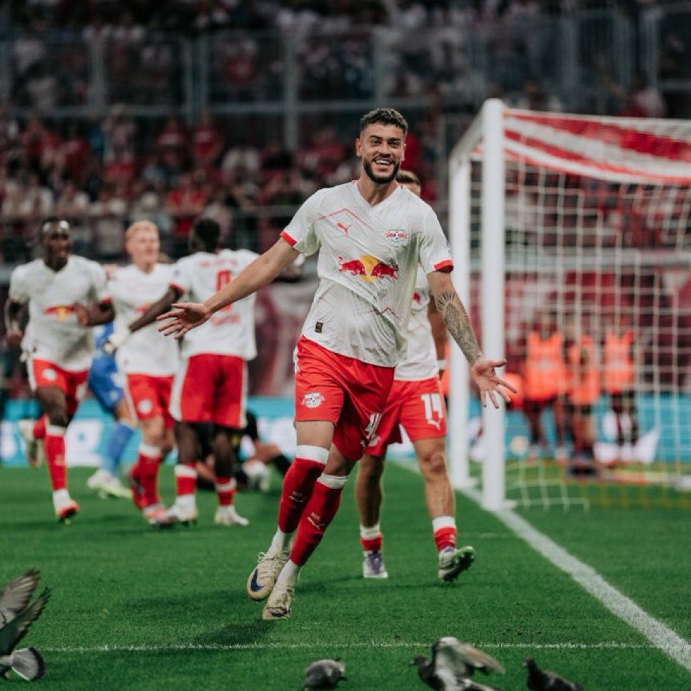 Romulo, sezon başında Göztepe’den 25 milyon Euro’ya transfer olduğu Leipzig’in Freiburg’u 2-0 yendiği karşılaşmada yine golünü attı