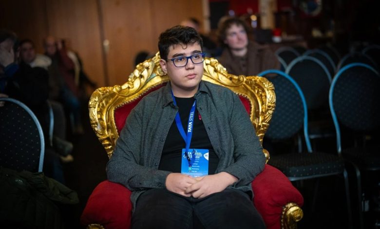 14 yaşındaki Yağız, satranca damgasını vurdu 5 Milli gururumuz Büyükusta Yağız Kaan Erdoğmuş, dünya sıralamasında 5. basamakta bulunan Arjun Erigaisi’yi yendi