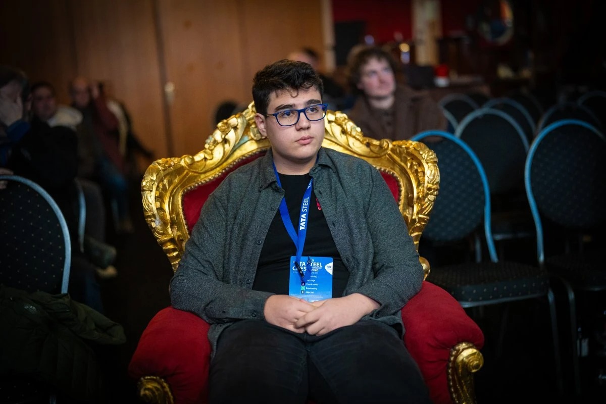 14 yaşındaki Yağız, satranca damgasını vurdu 1 Milli gururumuz Büyükusta Yağız Kaan Erdoğmuş, dünya sıralamasında 5. basamakta bulunan Arjun Erigaisi’yi yendi