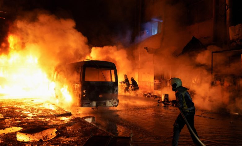 Suriye Ordusu Eşrefiye’de kontrolü genişletti 10 Suriye ordusu ile SDG arasında Halep’te süren çatışmalarda, ordunun Eşrefiye'de birçok noktada kontrol sağladığı bildirildi.