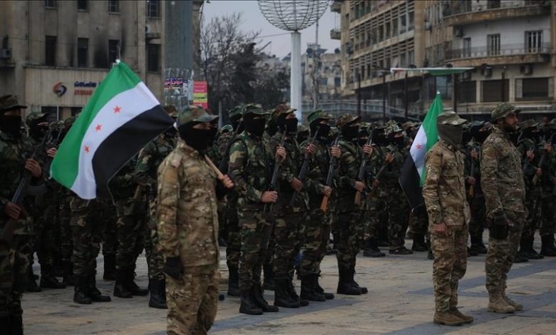 Suriye’de çatışmalar yeniden alevlendi 18 Suriye ordusu ile PKK/YPG’nin kontrolündeki SDG arasında yeniden başlayan çatışmalar nedeniyle on binlerce sivil bölgeden ayrıldı.