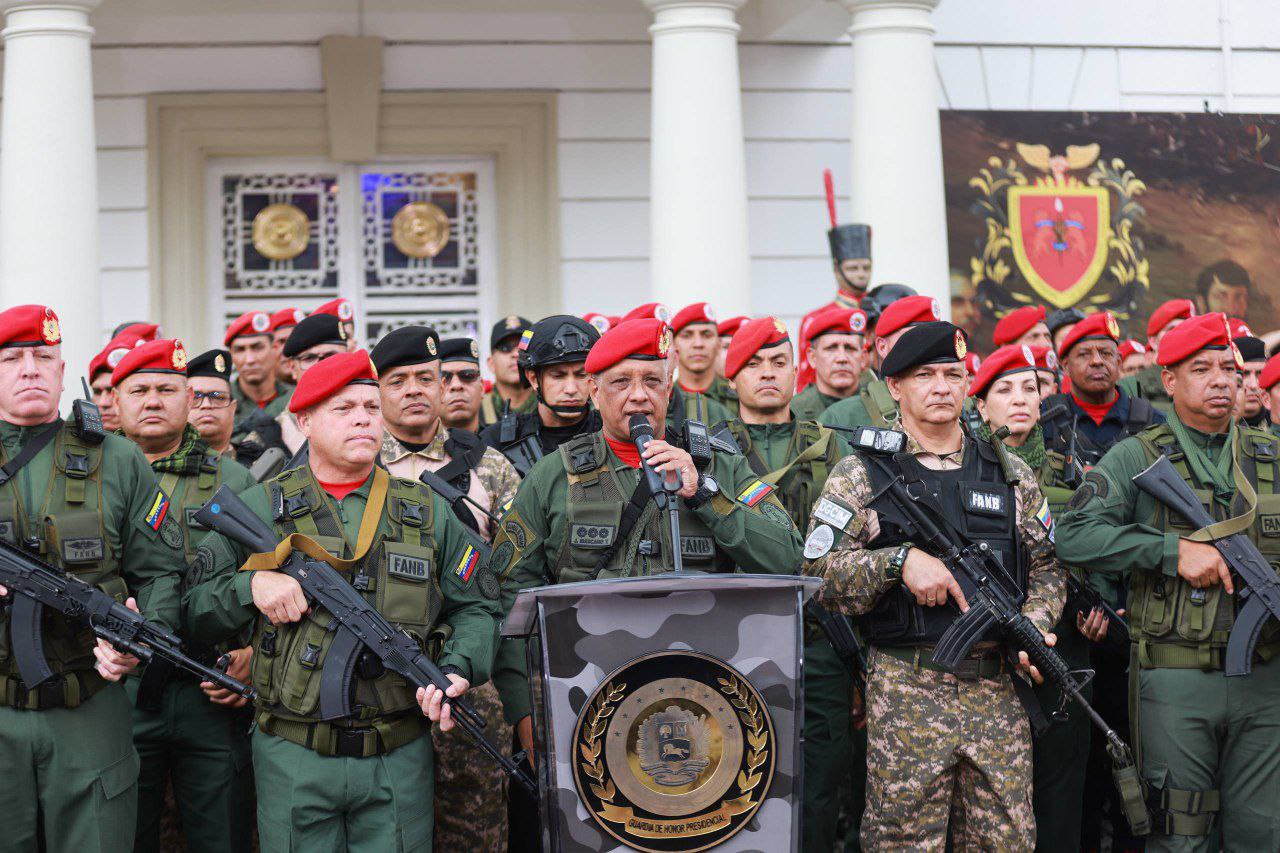 Venezuela'da ilk kelle gitti! 1 Venezuela'da Askeri Karşı İstihbarat Genel Müdürlüğü ve Cumhurbaşkanlığı Onur Muhafızları Komutanı Tümgeneral Javier Marcano Tabata görevden alındı