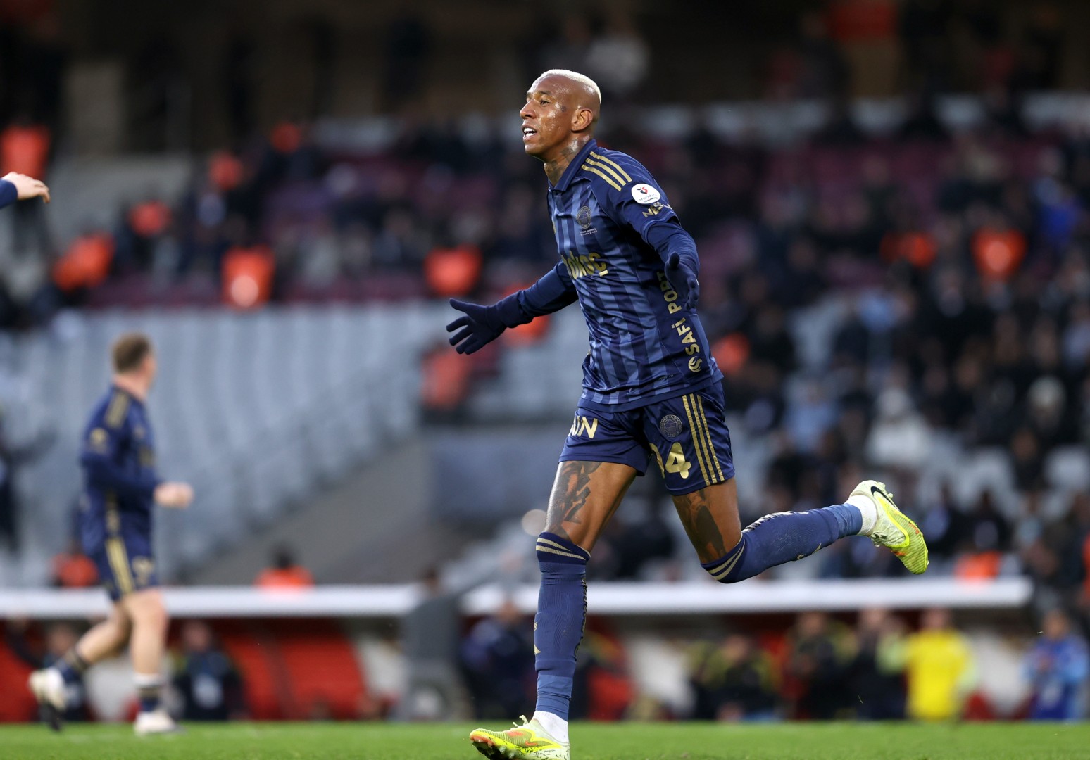 Fenerbahçe'nin bu sezon formdaki Brezilyalı yıldızı Talisca, "Kendimi daha çok Rivaldo'ya benzetiyorum" dedi