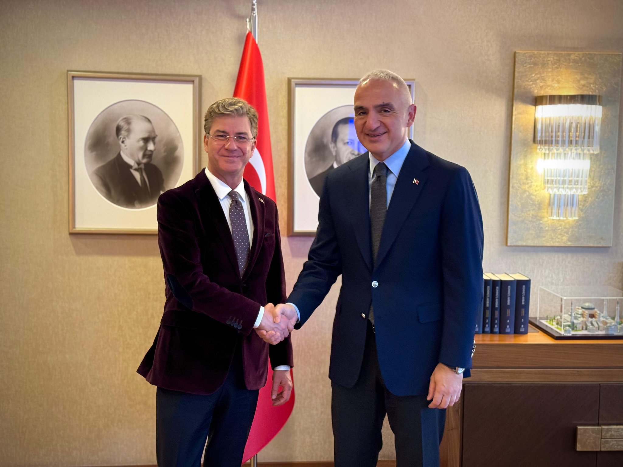 Devlet Opera ve Balesi Genel Müdürlüğü görevinden alınan Tan Sağtürk, Kültür ve Turizm Bakanı Mehmet Nuri Ersoy’un danışmanı oldu