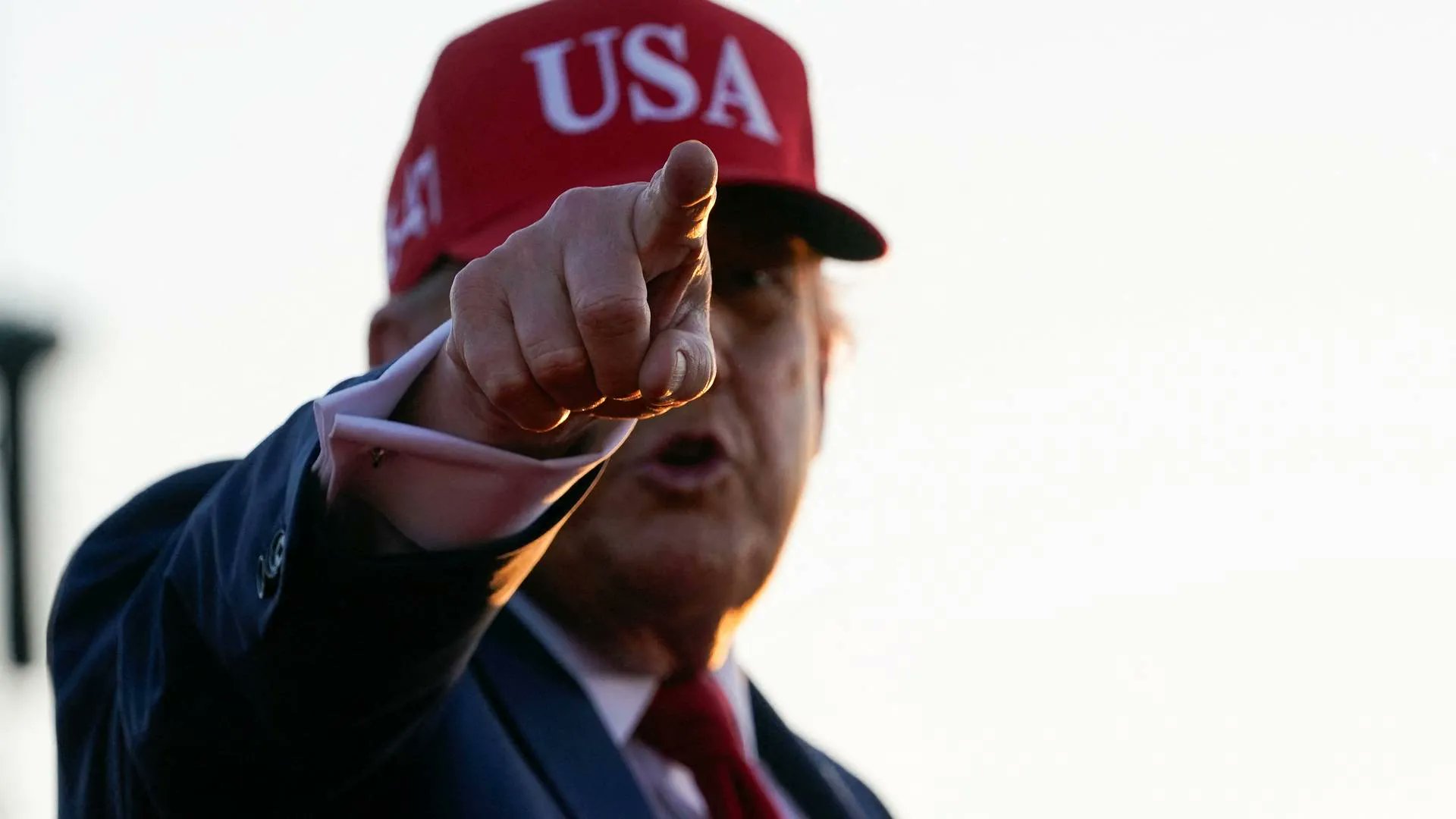 Donald Trump'ın ABD Kongresi'nden onay almadan Venezuela'da askeri güç kullanmasını engellemek için hazırlanan tasarı, Senato'daki ilk oylamada kabul edildi