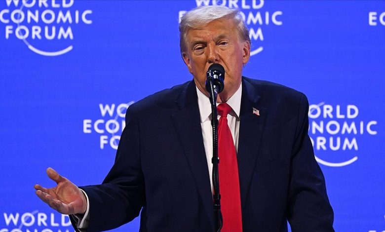 Trump’ın Davos çıkışı: Tek istediğim Grönland 1 Dünya Ekonomik Forumu’nda konuşan ABD Başkanı Donald Trump, Grönland hedefi için “tek istediğim bir parça buz” ifadesini kullandı.