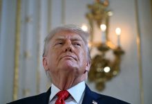 ABD Başkanı Donald Trump, ikinci döneminin birinci yılında Beyaz Saray’daki basın brifingine katıldı.