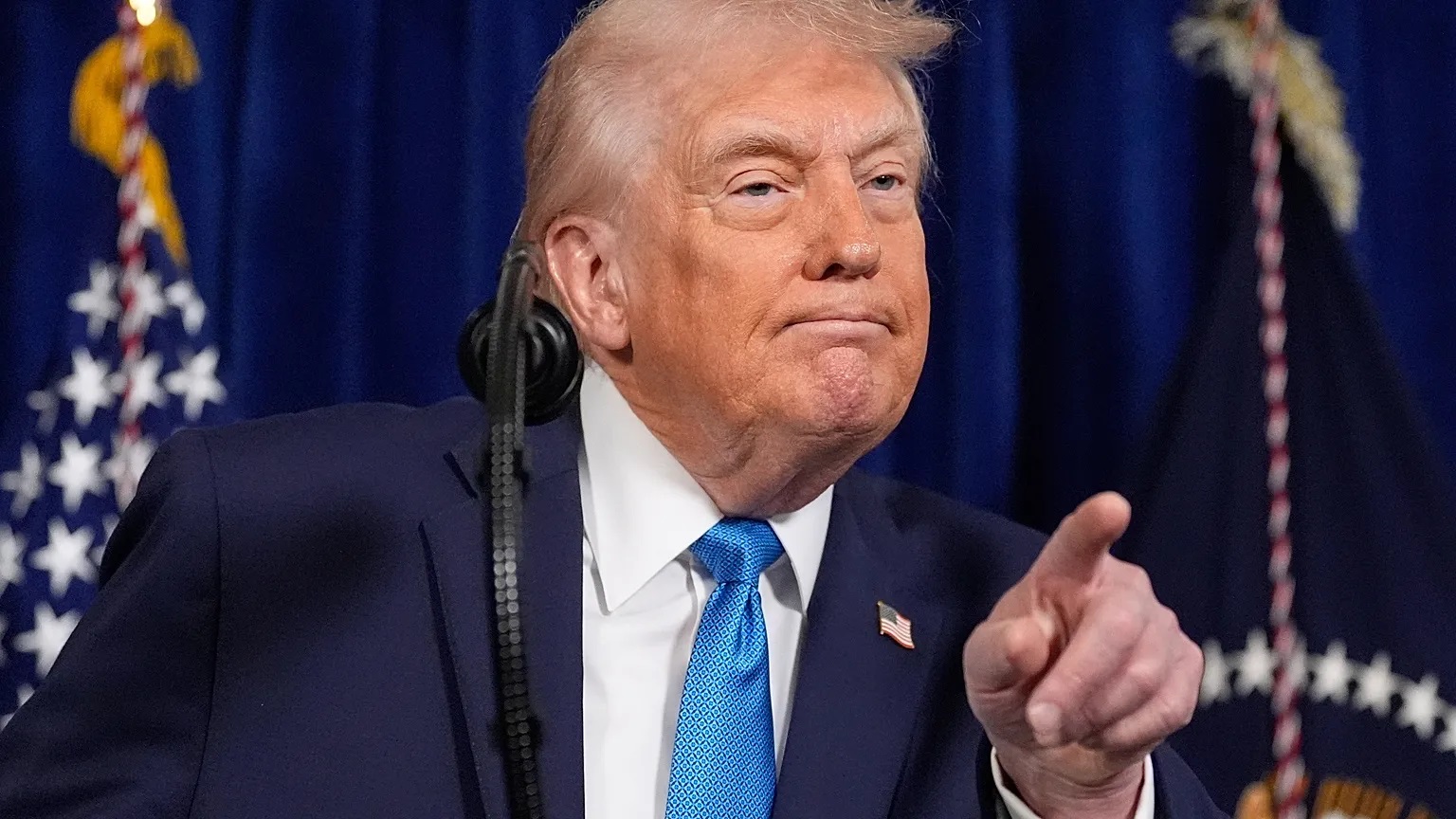 ABD Başkanı Donald Trump’ın Venezuela’ya yönelik askeri operasyonu ve Devlet Başkanı Nicolás Maduro’nun yakalanarak ülke dışına çıkarılması, kamuoyunda ve MAGA tabanında ciddi görüş ayrılıklarına yol açtı.