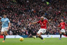 Manchester City, derbide Manchester United deplasmanında 2-0 yenilerek İngiltere Premier Lig'de 9 maç aradan sonra kaybetti