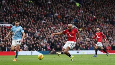 Manchester City, derbide Manchester United deplasmanında 2-0 yenilerek İngiltere Premier Lig'de 9 maç aradan sonra kaybetti
