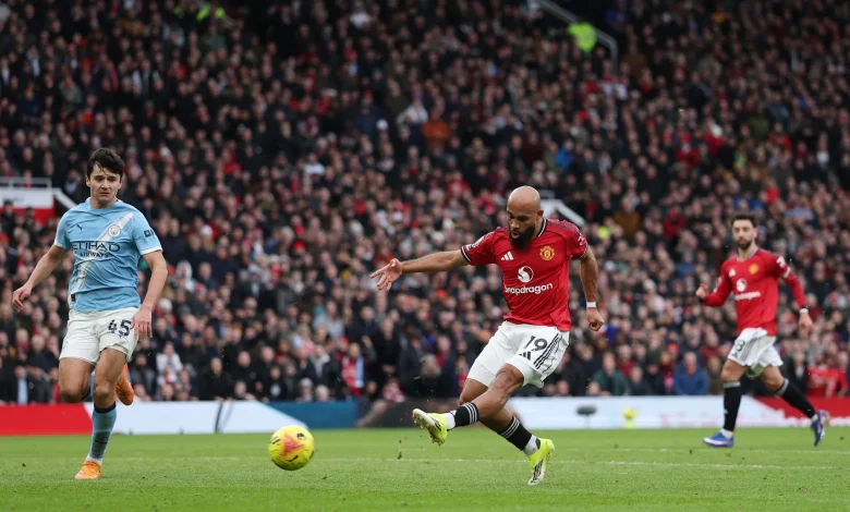 Manchester City, derbide Manchester United deplasmanında 2-0 yenilerek İngiltere Premier Lig'de 9 maç aradan sonra kaybetti