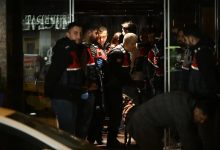 İstanbul merkezli yürütülen ‘Uyuşturucu’ ve ‘Fuhuş’ soruşturmasında gözaltına alınan 7 şüpheli adliyeye çıkarıldı.