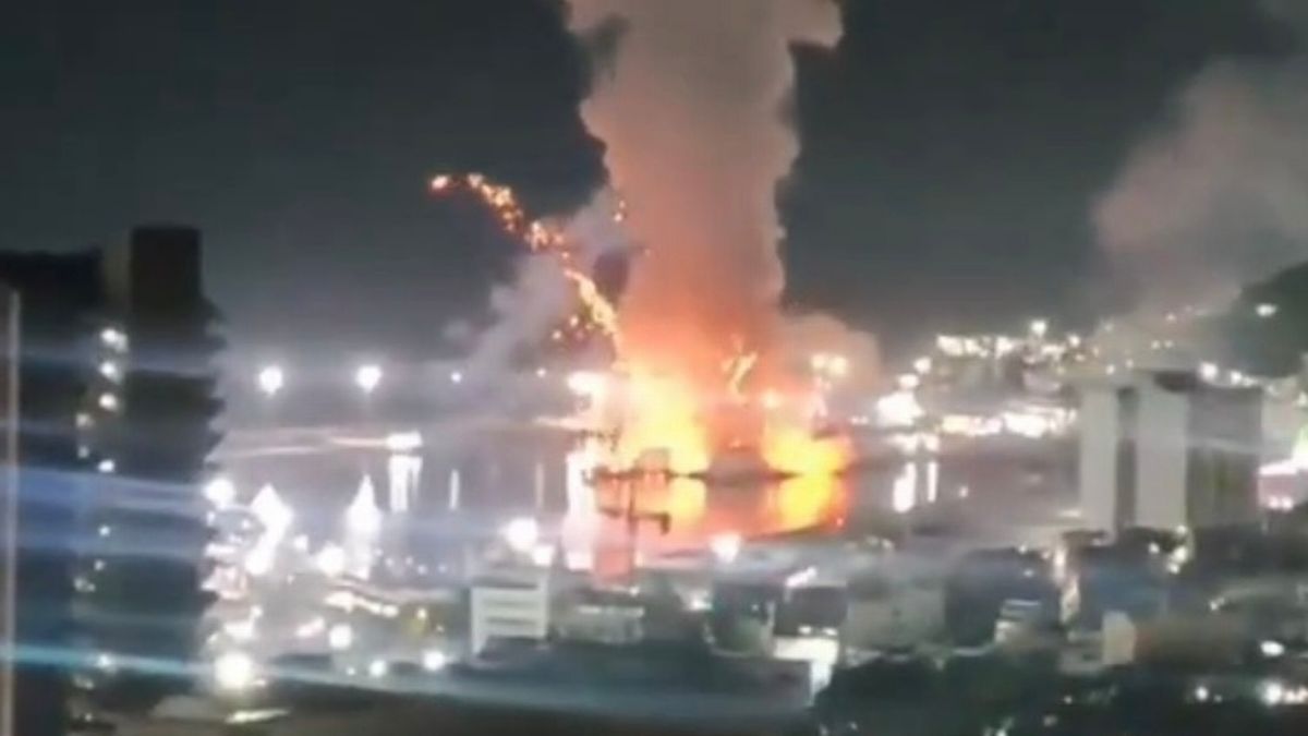 Venezuela, patlamaların ardından ABD’yi askeri saldırıyla suçladı 1 Venezuela yönetimi, başkent Caracas’ta art arda yaşanan patlamaların ardından ABD’yi ülke topraklarına yönelik “son derece ciddi bir askeri saldırı” düzenlemekle suçladı.