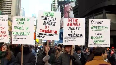 ABD halkı ayakta: Yeter Trump 11 Venezuela’ya adeta işgal gibi harekâtın ardından sokaklara dökülen çok sayıda ABD’li, Donald Trump yönetimini protesto etti