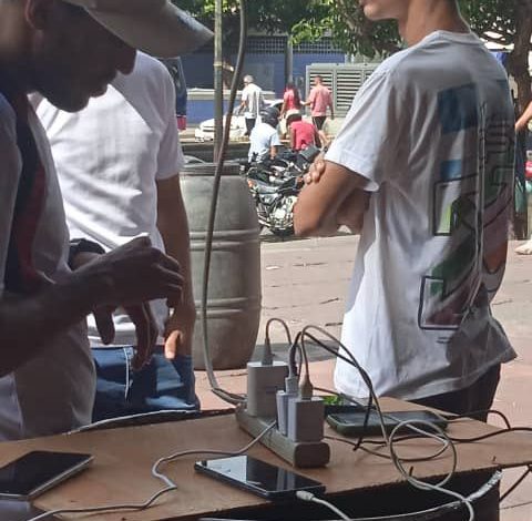 ABD’nin askeri operasyonu sonrası Venezuela’nın başkenti Karakas, 30 saat elektriksiz kaldı