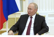 Rusya Devlet Başkanı Vladimir Putin, Kremlin Sarayı'nda "Alexander" Salonu'nda ihtişamlı bir merasimde 34 ülkenin büyükelçilerinin güven mektuplarını kabul etti