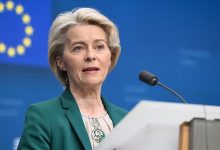 AB’de Grönland gündemiyle kritik bir diplomasi hattı devreye girdi. Ursula von der Leyen, NATO ve Avrupa’nın önde gelen liderleriyle telefon görüşmeleri yaptığını açıkladı.