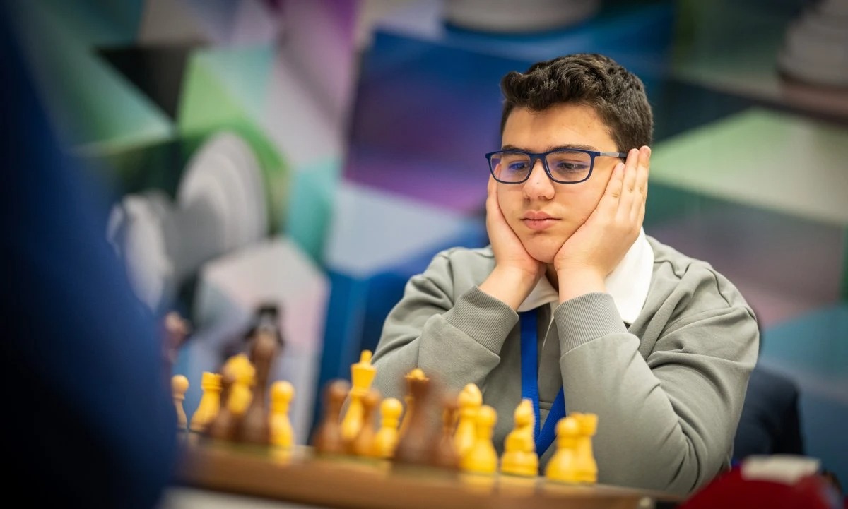 Satrançta milli gururumuz Büyükusta Yağız Kaan Erdoğmuş saat 16:00'da zorlu karşılaşmaya çıkıyor