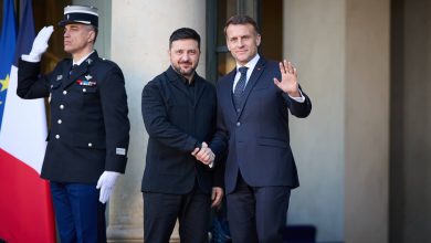 Ukrayna Devlet Başkanı Volodimir Zelenski, Fransa Cumhurbaşkanı Emmanuel Macron ile Paris’te bir araya geldi.