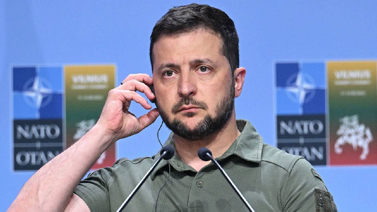 Zelenski: Rusya yılbaşı gecesi 200’den fazla İHA ile saldırdı 1 Ukrayna Devlet Başkanı Volodimir Zelenski, Rus ordusunun yeni yılın ilk saatlerinde ülke genelini hedef alan yoğun bir insansız hava aracı saldırısı gerçekleştirdiğini açıkladı.