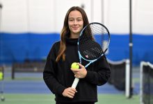 Zeynep Sönmez, sezonun ilk grand slam tenis turnuvası Avustralya Açık'ta elemelerin final turunda karşılaştığı Rus Gasanova'yı 2-0 yenerek ana tabloya yükseldi