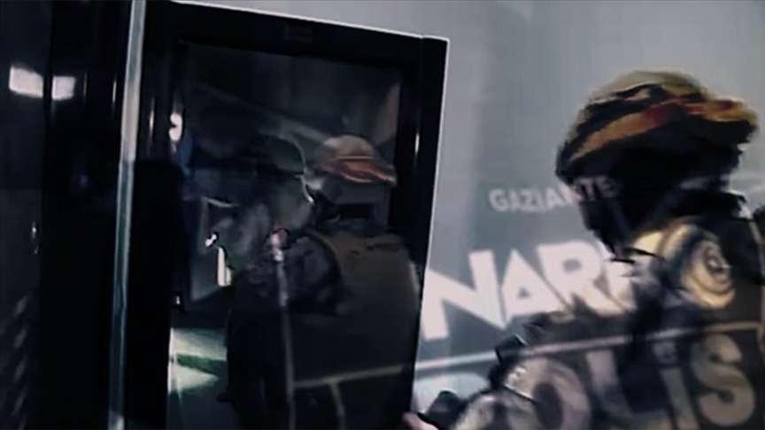 Türkiye genelinde son 10 günde düzenlenen geniş çaplı operasyonlarda tonlarca uyuşturucu ve milyonlarca hap ele geçirildi.