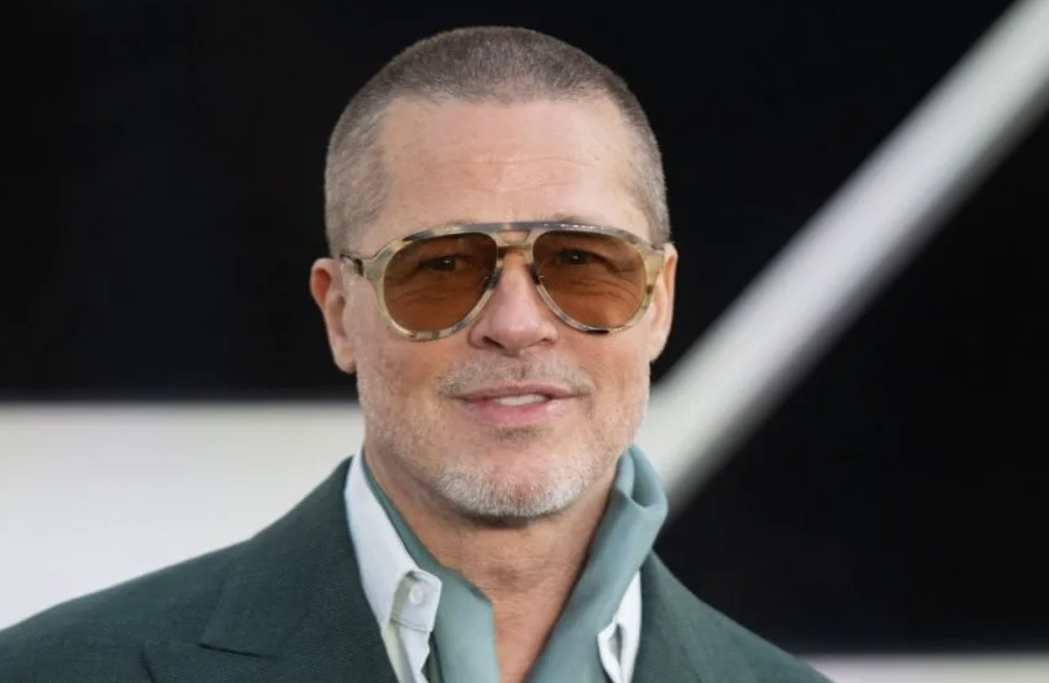 Jeffrey Epstein'ın Brad Pitt takıntısı 1 ABD Adalet Bakanlığı tarafınan yayımlanan belgelerine göre, Jeffrey Epstein'ın Angelina Jolie'nin eski eşi Brad Pitt'in aşk hayatına alışılmadık ilgisi varmış.